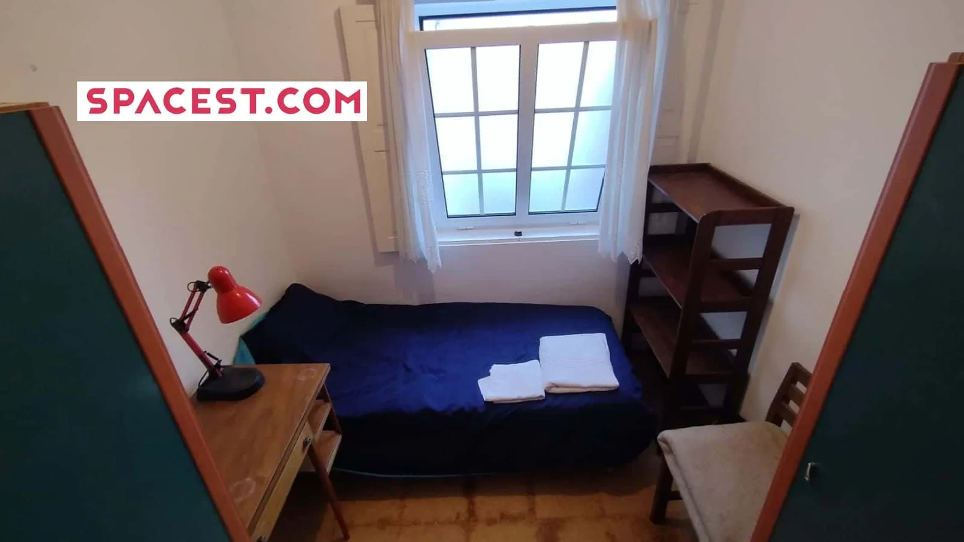 学生公寓房间出租，家具齐全