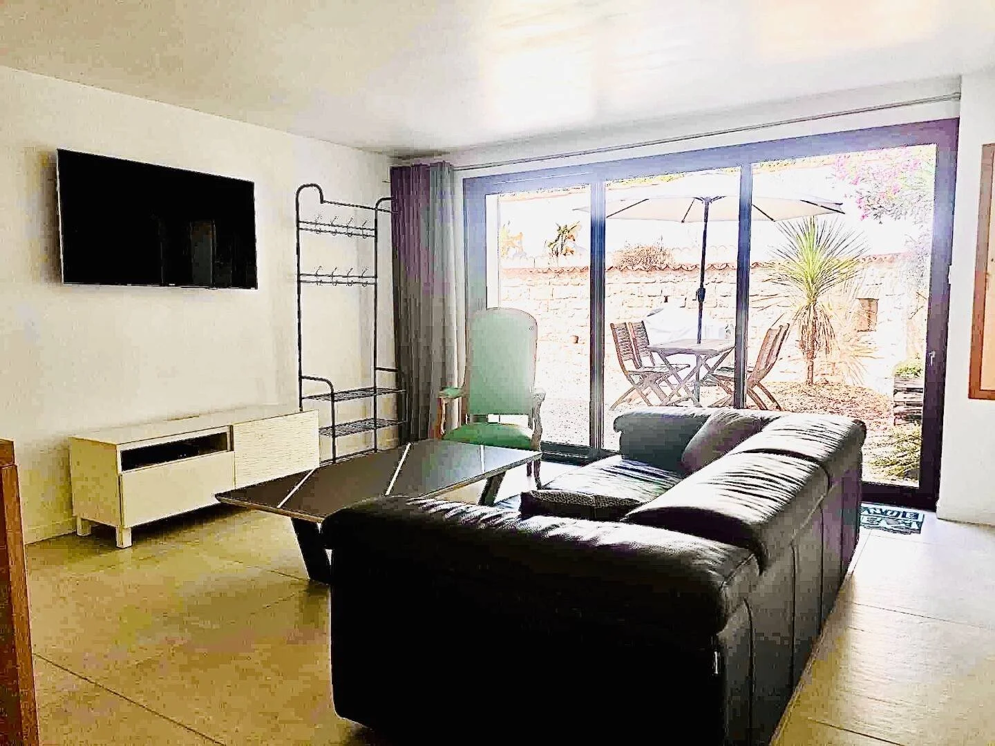 Chambre d'étudiant à  avec espace d'étude et installations communes