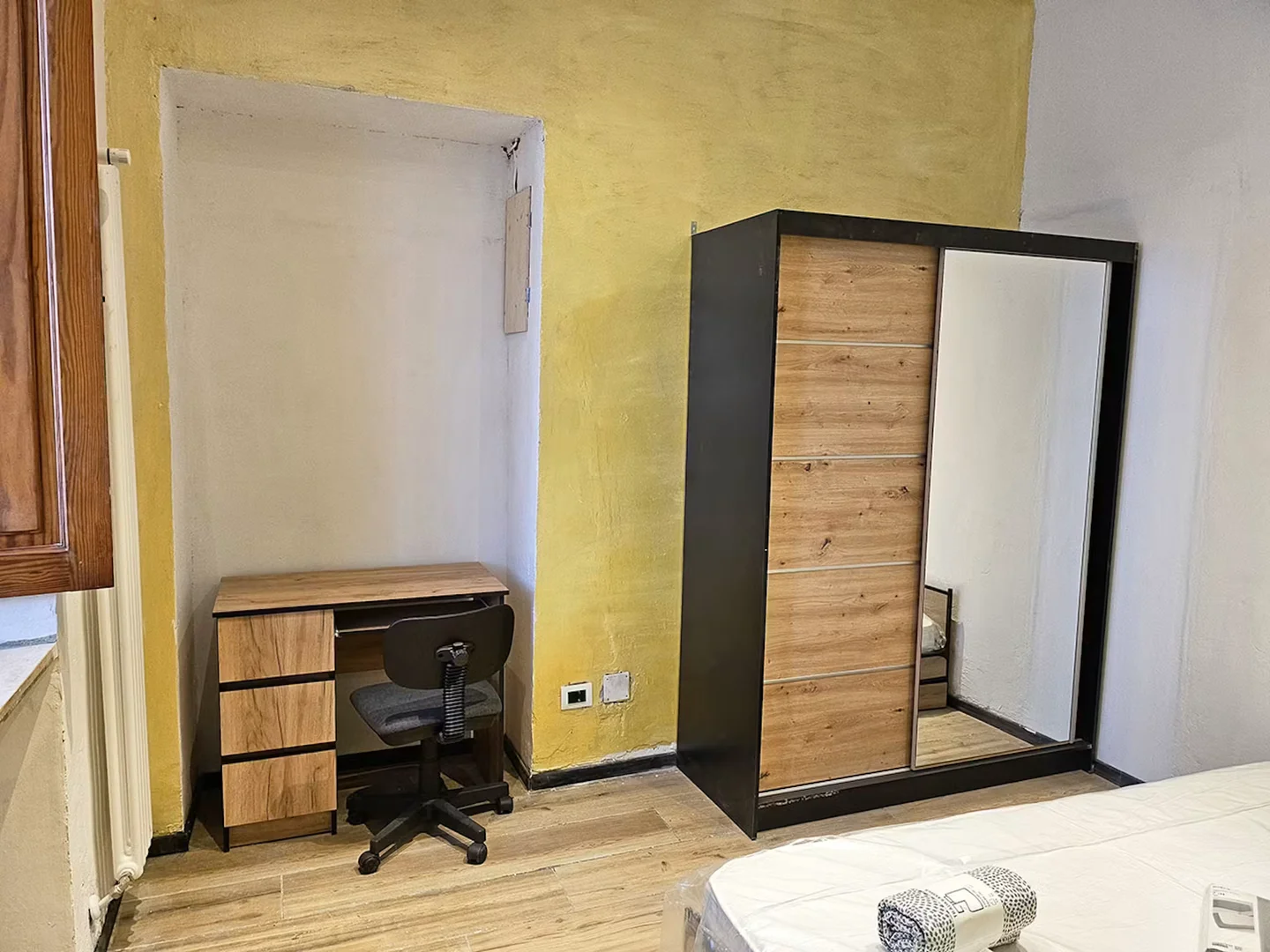 Chambre confortable pour étudiants disponible dans 