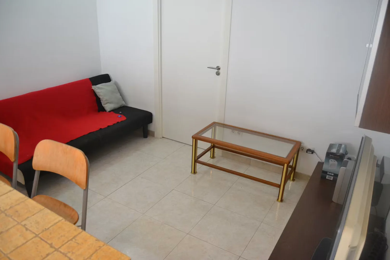 Functional student room perfect for studying in 