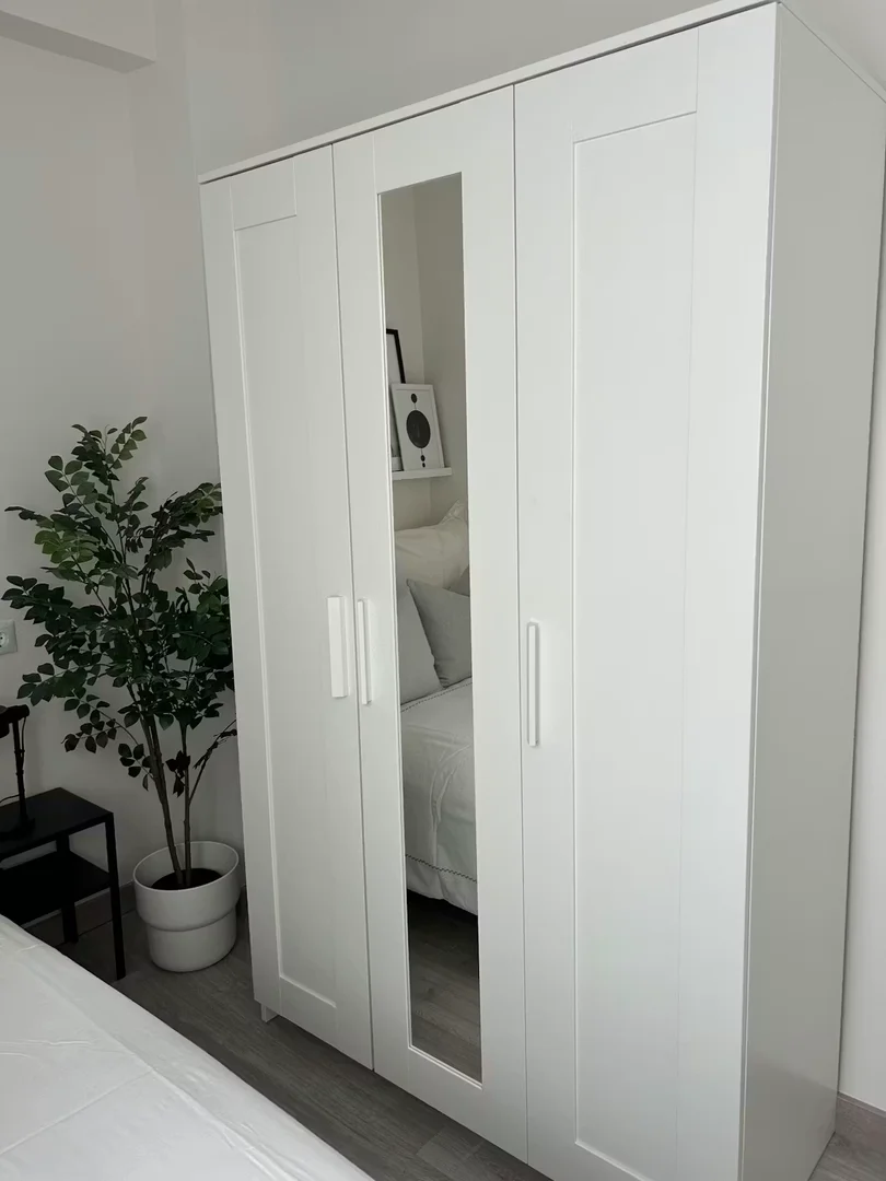 'de öğrenci dairesinde, tamamen mobilyalı kiralık oda