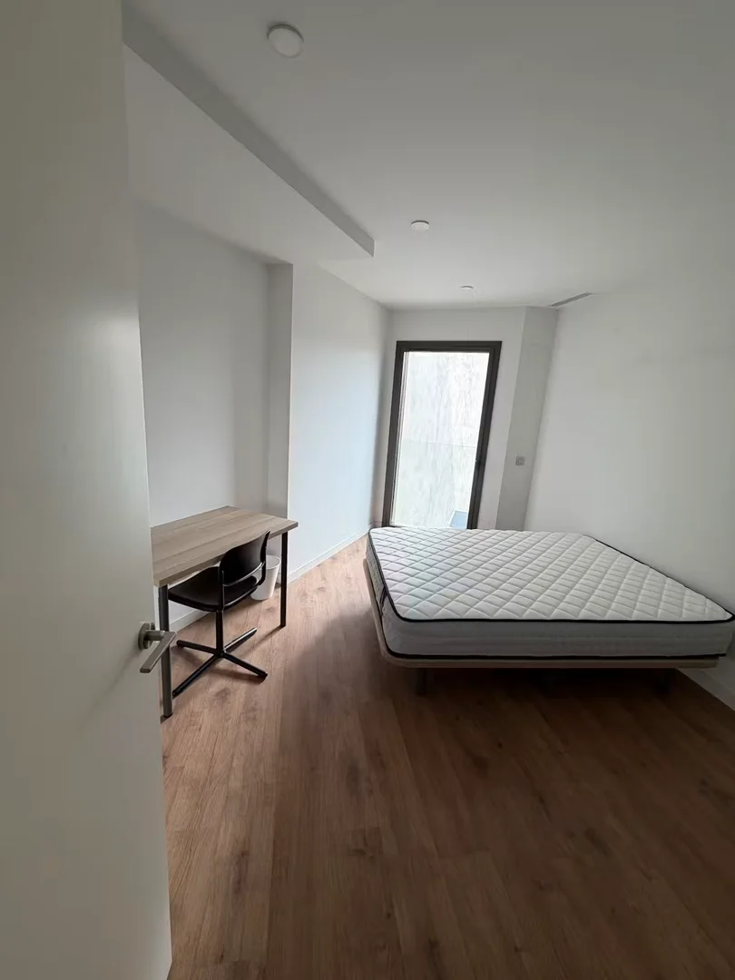 'da çalışma alanı ve ortak tesisler bulunan öğrenci odası