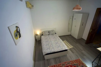 București de çift kişilik yataklı kiralık oda