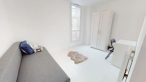 Habitación privada en 206 Rue Des Pyramides, imagen 1 de 10