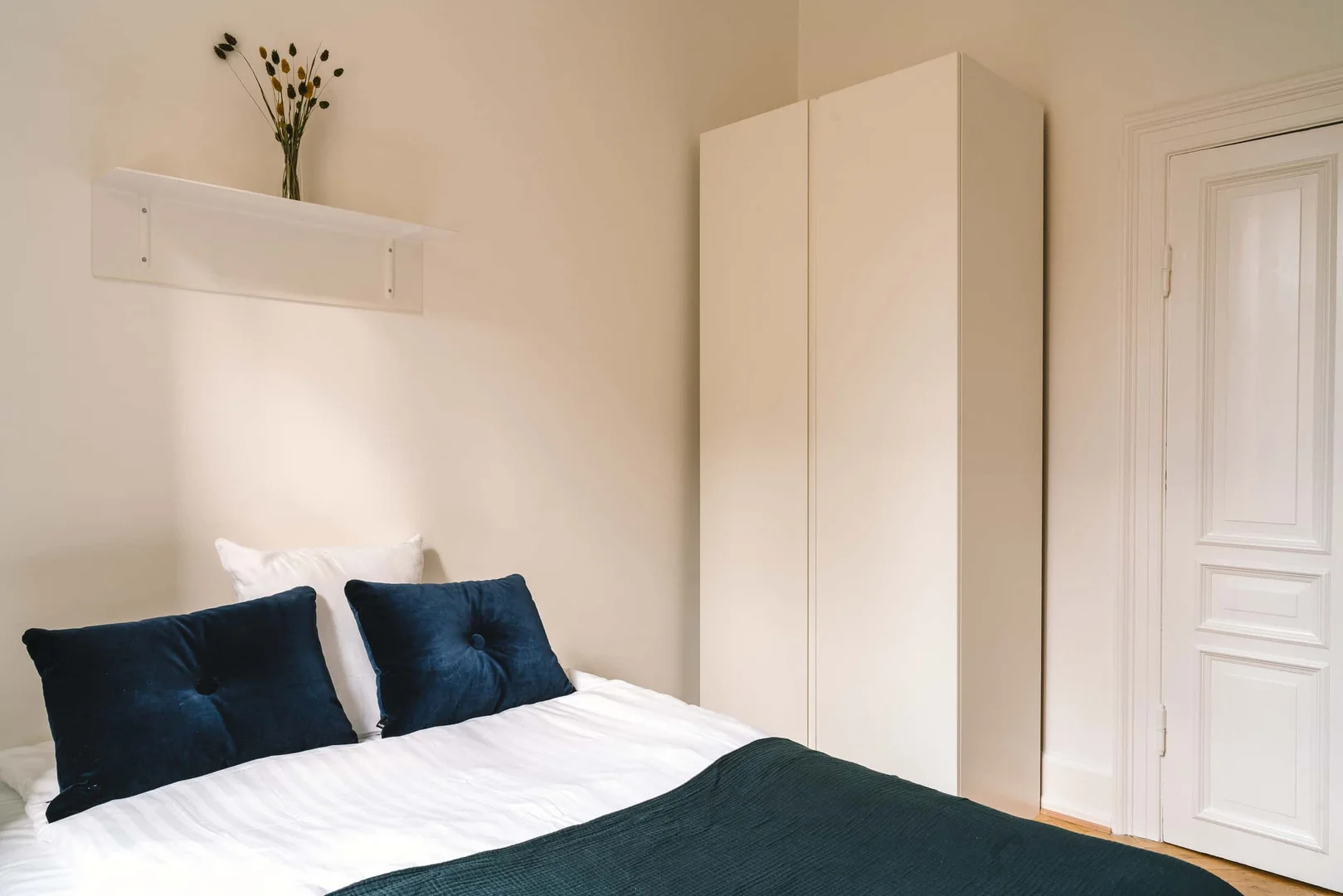 Bright and airy student room with easy university access in