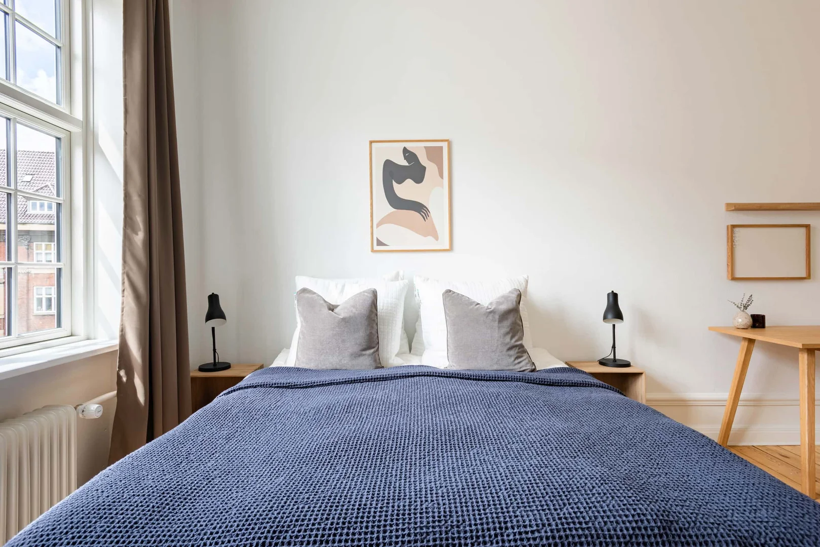 Chambre d'étudiant à  avec espace d'étude et installations communes