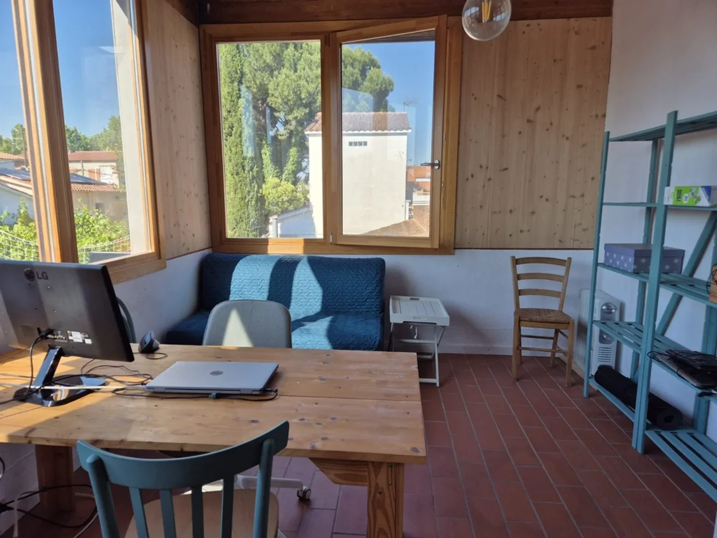 Economical student room with convenient location in