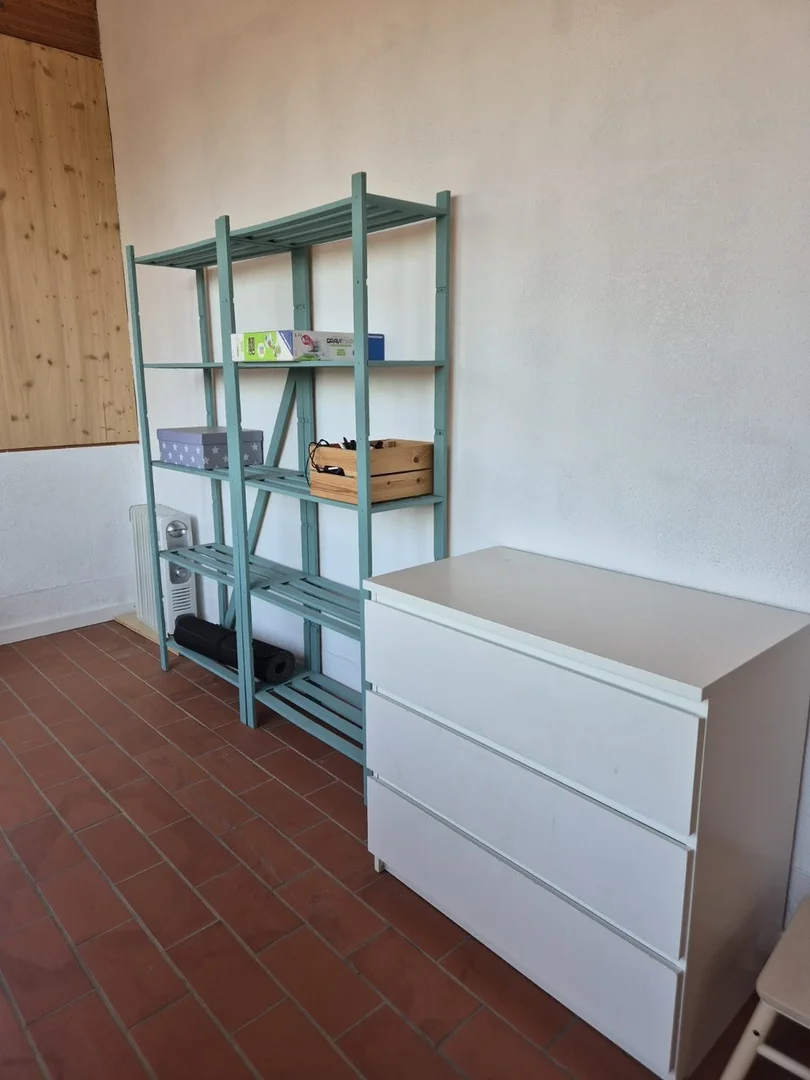Economical student room with convenient location in