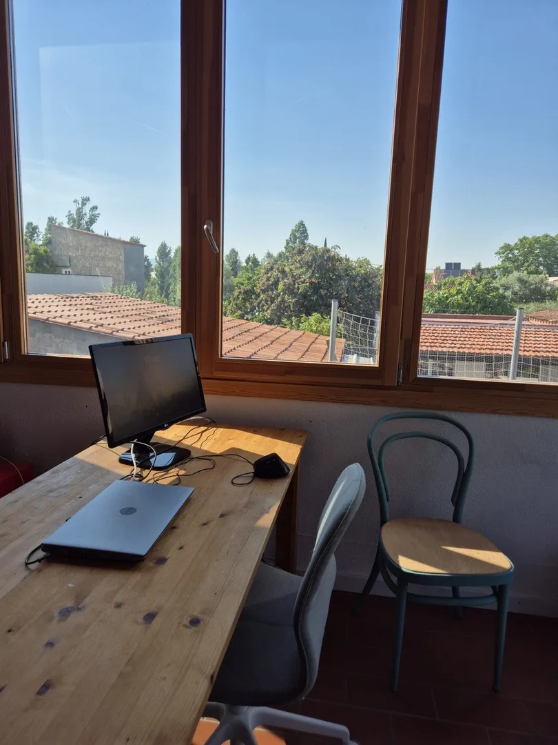 Cozy room for students available in