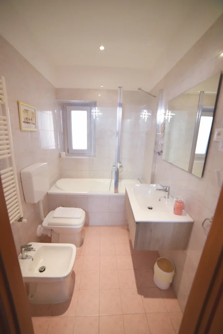 Habitación para estudiantes en  con área de estudio y facilidades compartidas