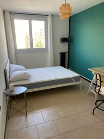 Chambre privée à Square Monseigneur Chalve, image 2 de 3
