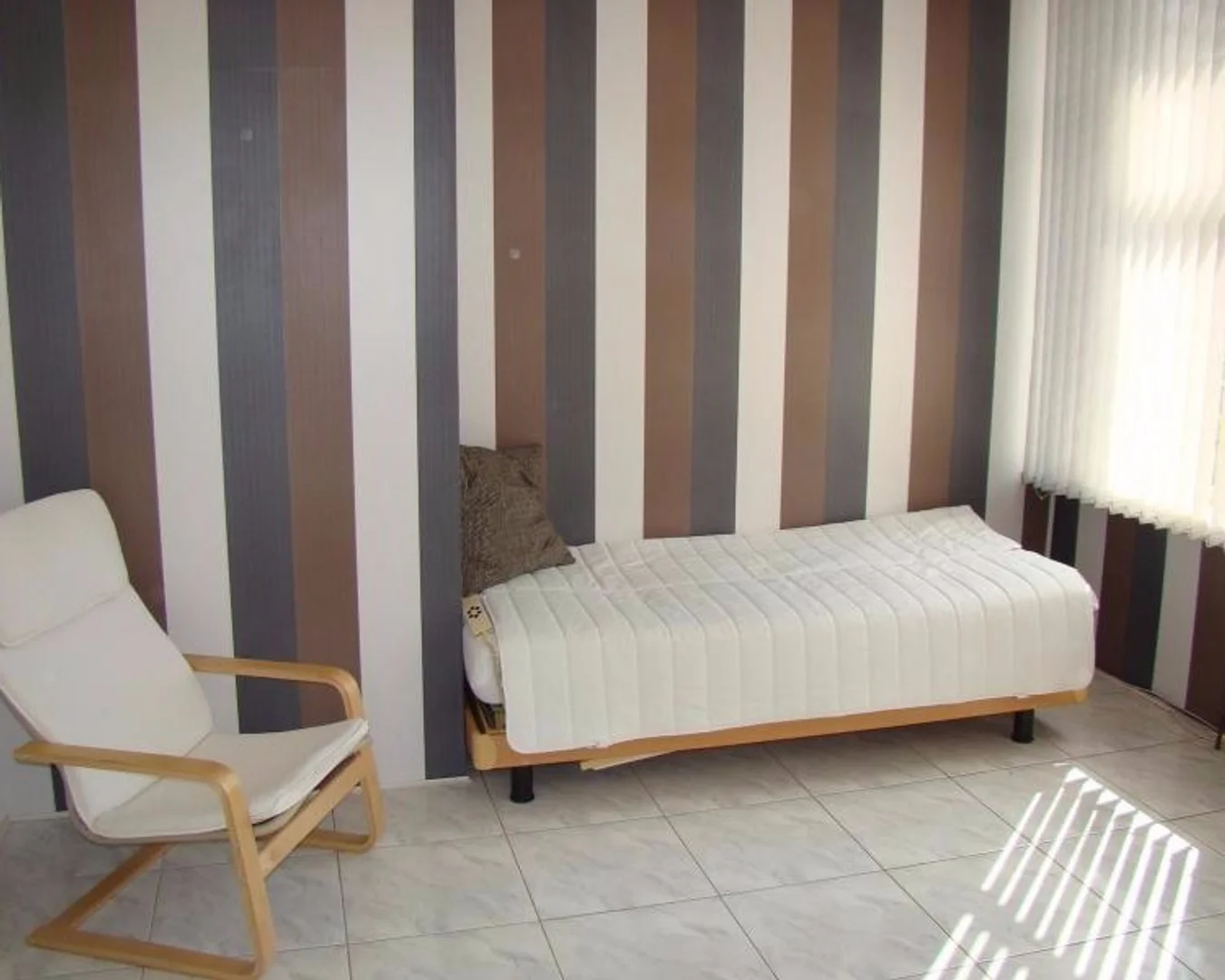 Room for rent in student apartment in , fully furnished