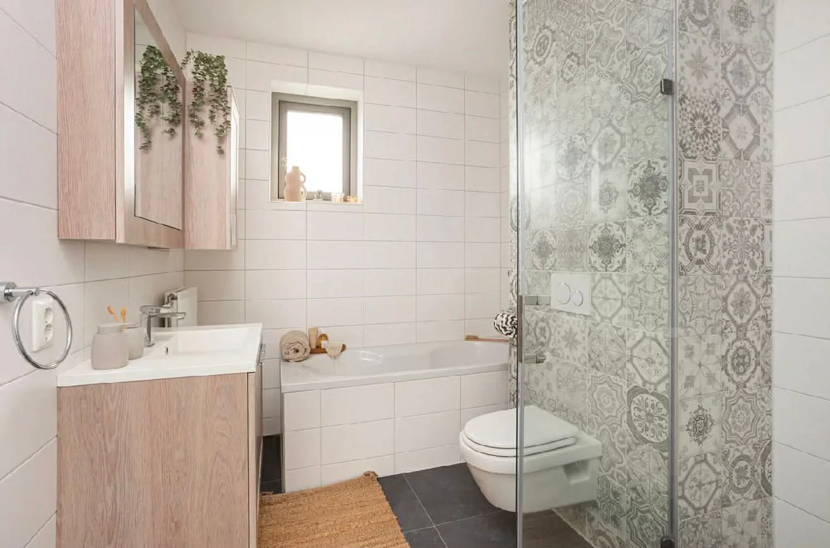 Habitación estudiantil luminosa y aireada con fácil acceso a la universidad en 