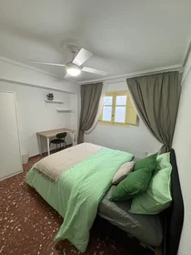 Quarto privado em Carrer del Mestre Victoriano Andres, , imagem 1 de 5