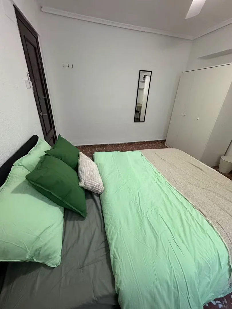 Quarto acolhedor para estudantes disponível em 