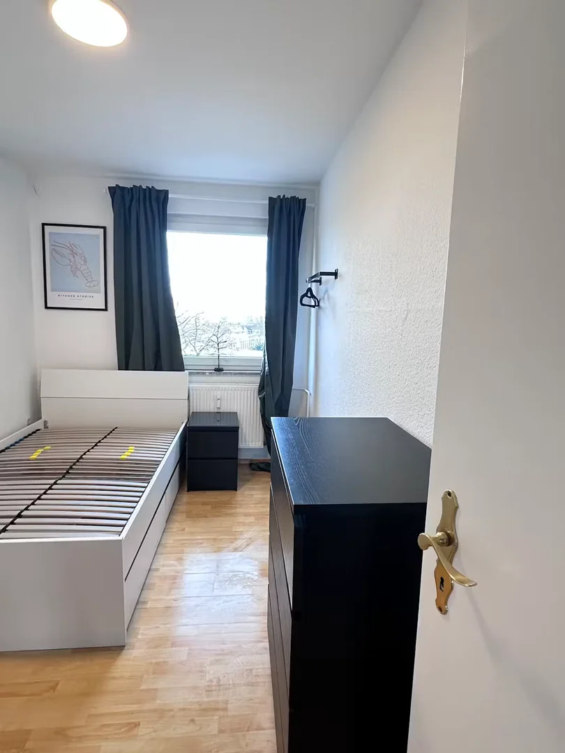 Bezahlbares Zimmer für Studenten mit ausreichender Beleuchtung in 