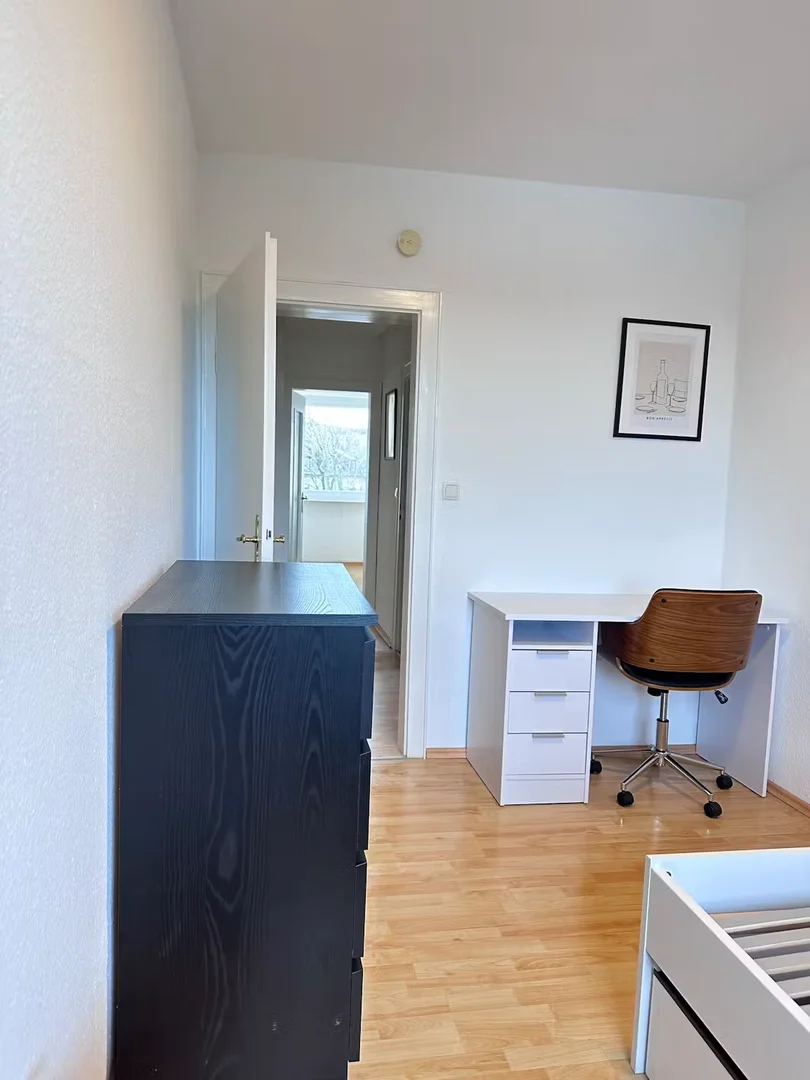 Helles und luftiges Studentenzimmer mit einfachem Zugang zur Universität in 