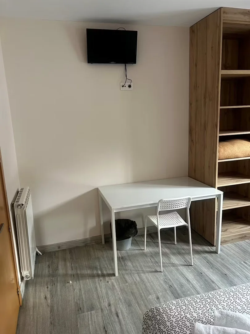 Niedrogi pokój studencki blisko kampusu w 
