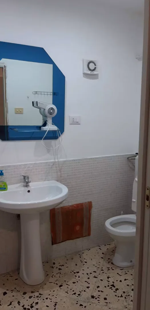 Camera per studenti economica con posizione comoda a 