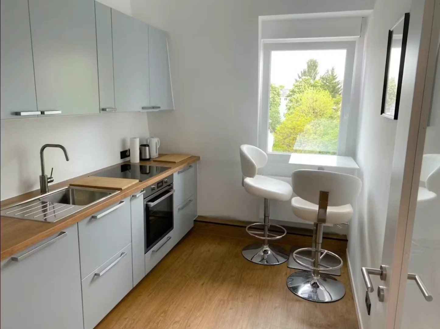 Economical student room with convenient location in 