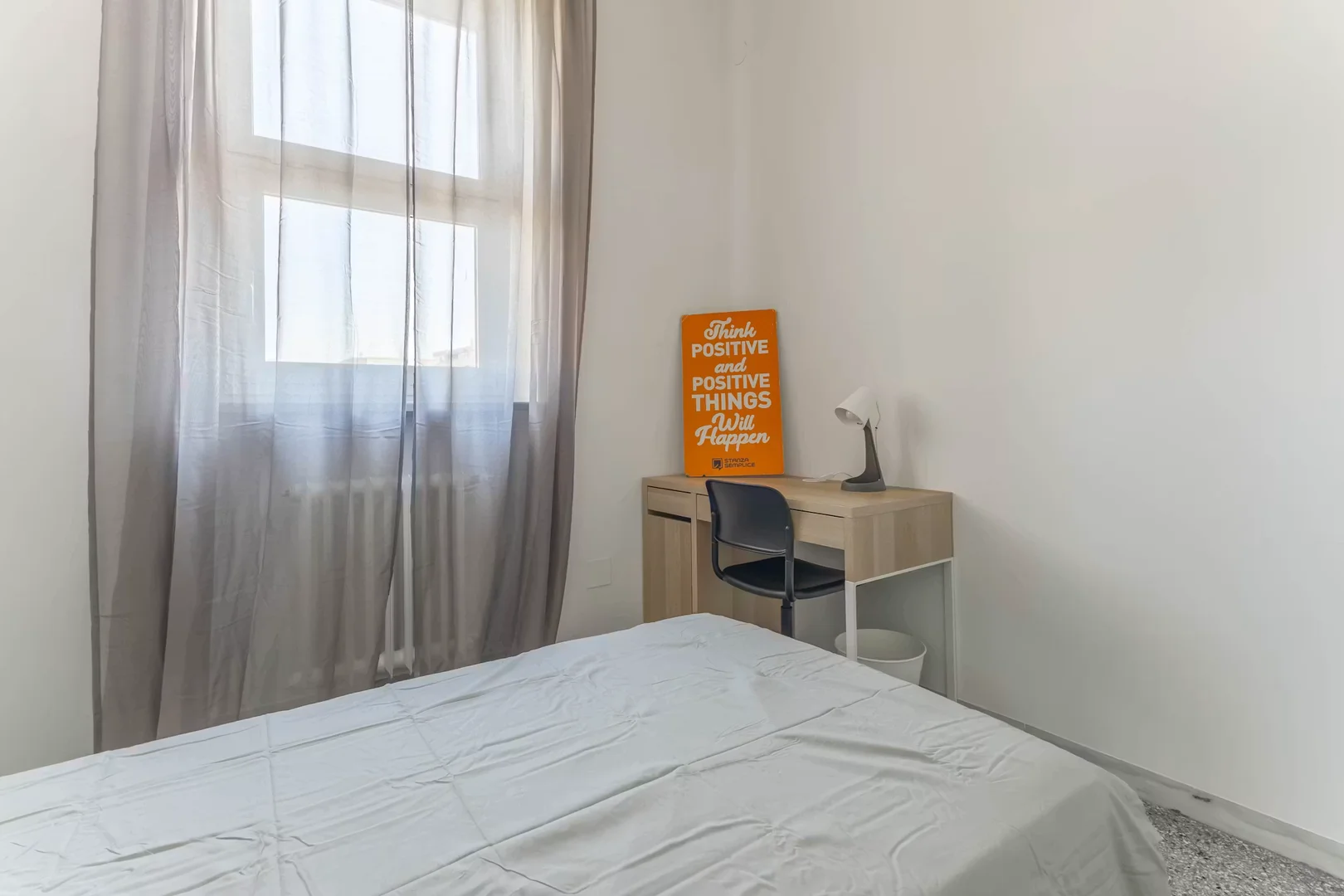 Quarto de estudante económico perto do campus em