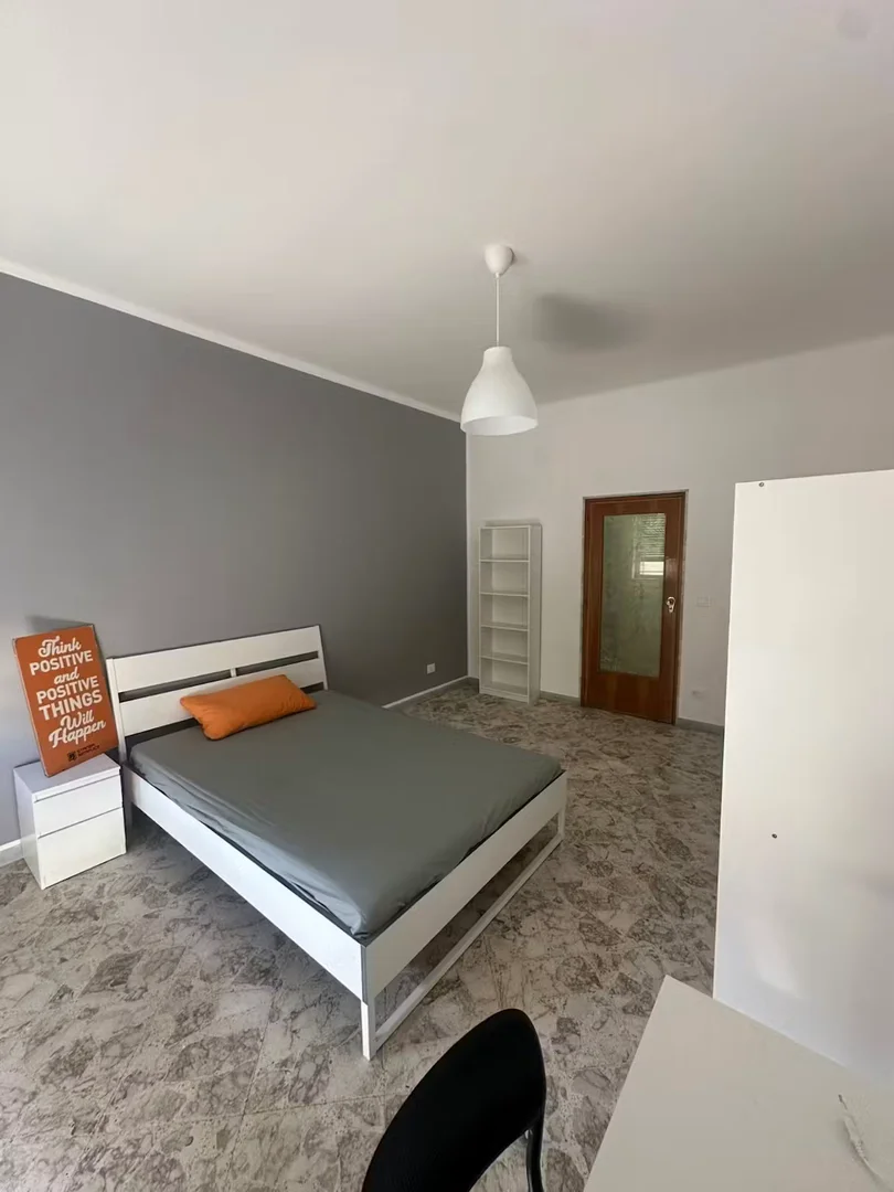 Habitación estudiantil económica cerca del campus en