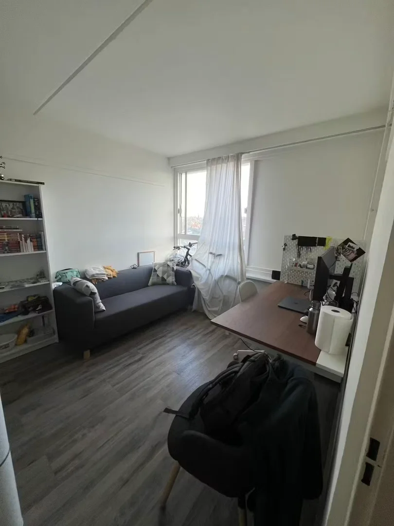 Room for rent in student apartment in , fully furnished