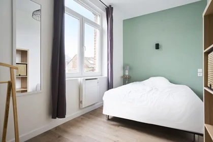 Privatzimmer in der 28 rue de la Phalecque, bild 17 von 22