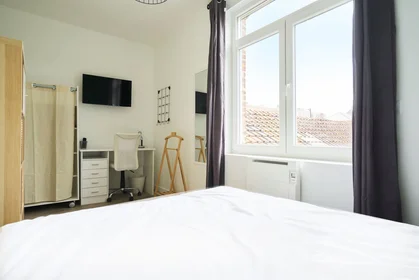 Privatzimmer in der 28 rue de la Phalecque, bild 18 von 22