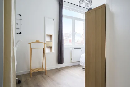 Privatzimmer in der 28 rue de la Phalecque, bild 19 von 22