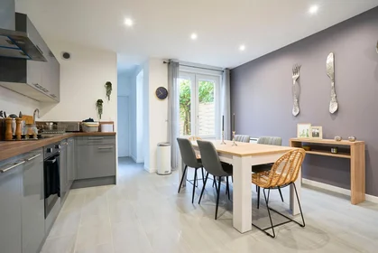 Privatzimmer in der 28 rue de la Phalecque, bild 5 von 22