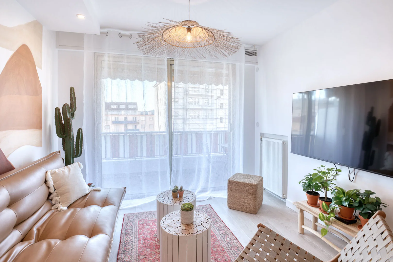 Bright and airy student room with easy university access in