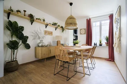 Private room at 106 Rue Émile Zola, 51100 Reims, France, image 10 of 21