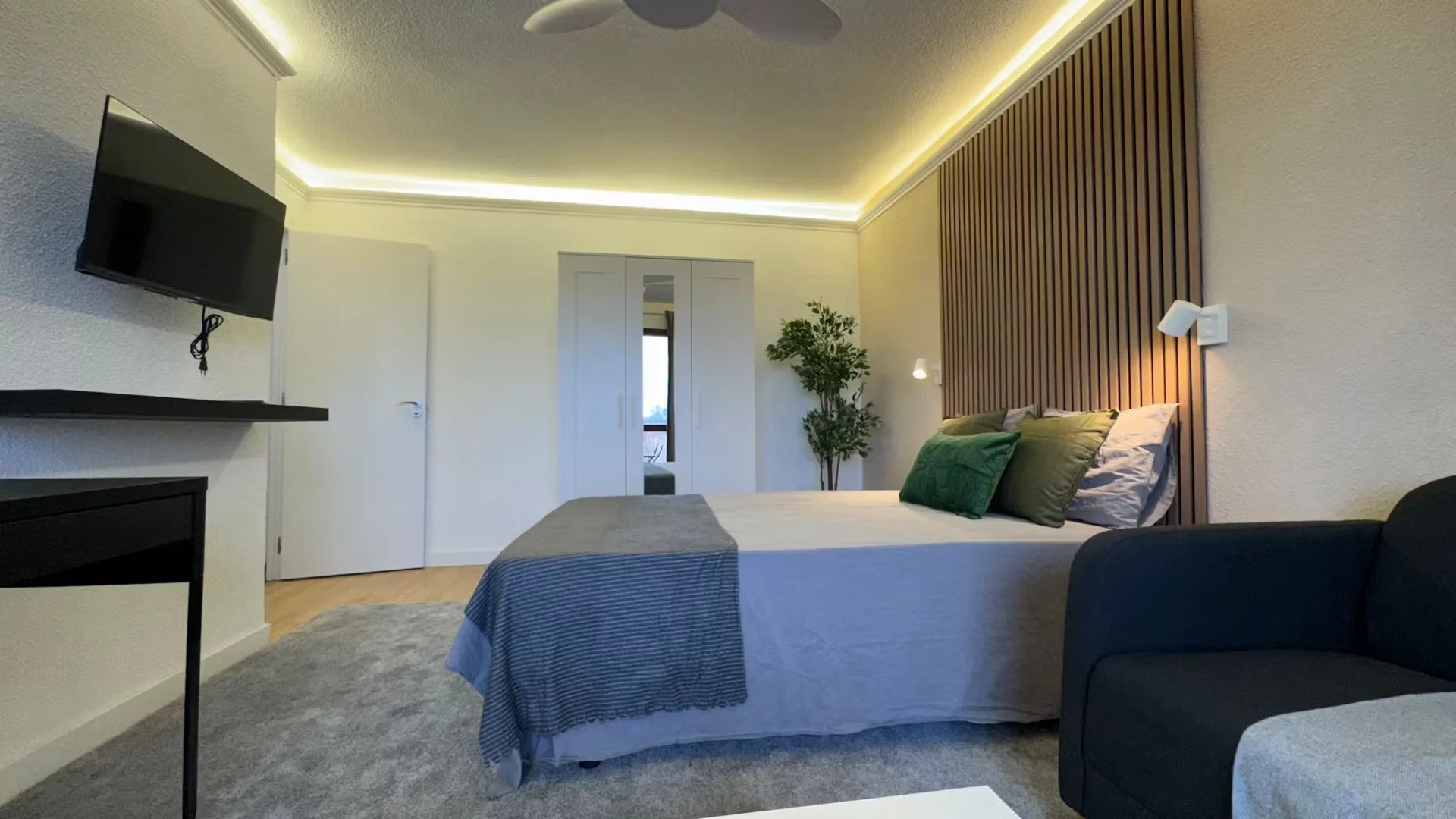 Comfortable and spacious student room in 