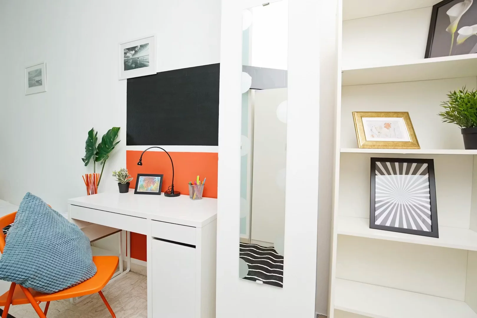 Habitación estudiantil luminosa y aireada con fácil acceso a la universidad en 