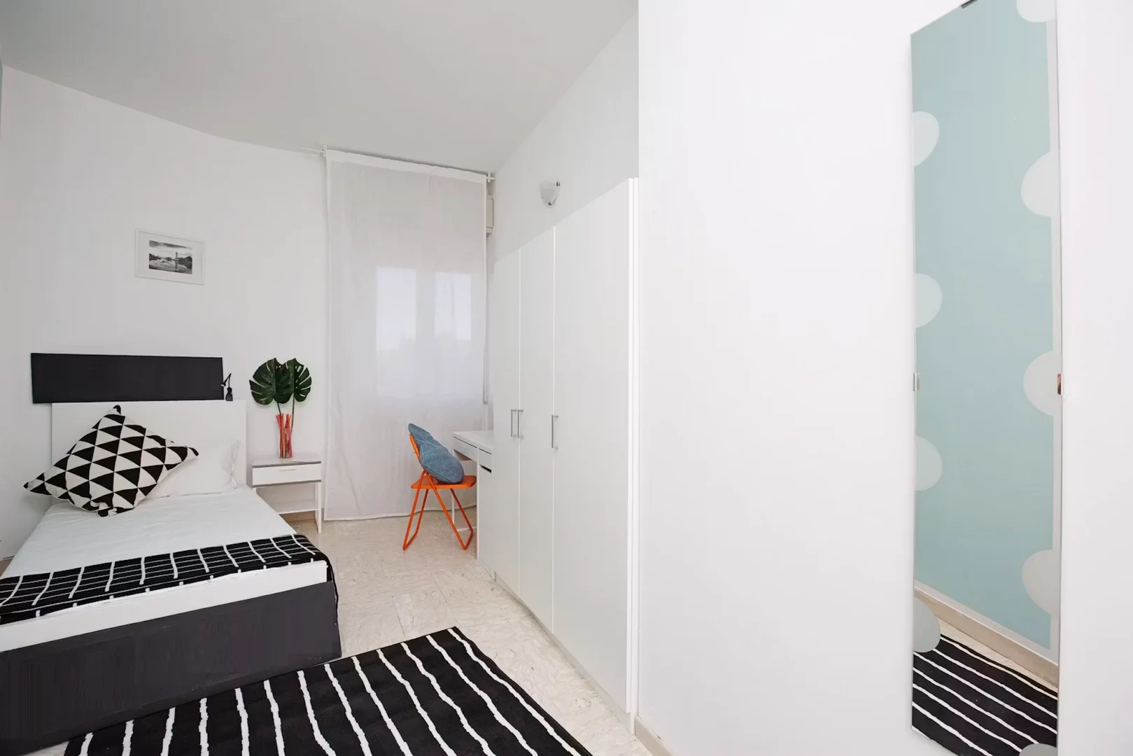 Budget-friendly student room close to campus in