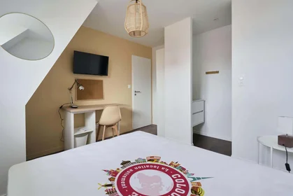 Private room at 14 Rue du Lieutenant Henri Crépin, 54000 Nancy, France, image 2 of 18