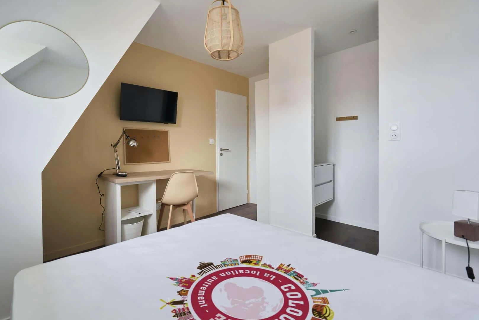 Affordable room for students with ample lighting in 