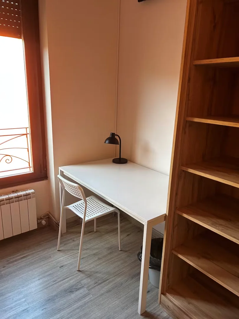 Przyjazny dla studentów pokój w  z nowoczesnymi udogodnieniami