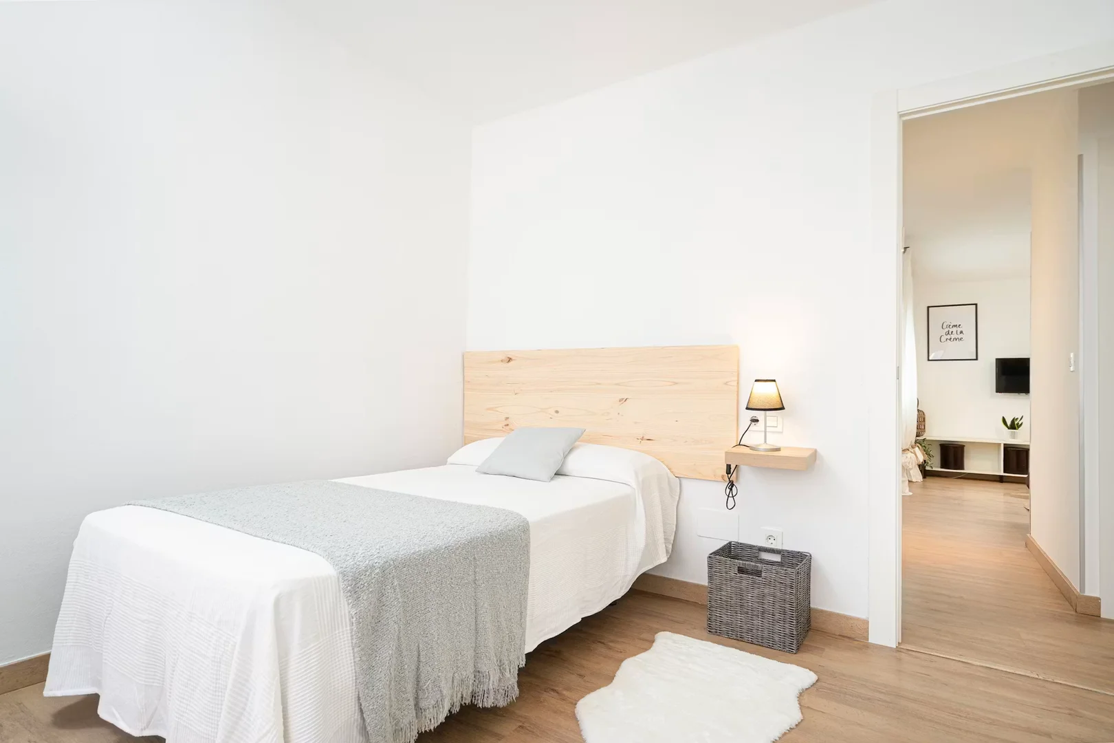 Quarto de estudante confortável e espaçoso em