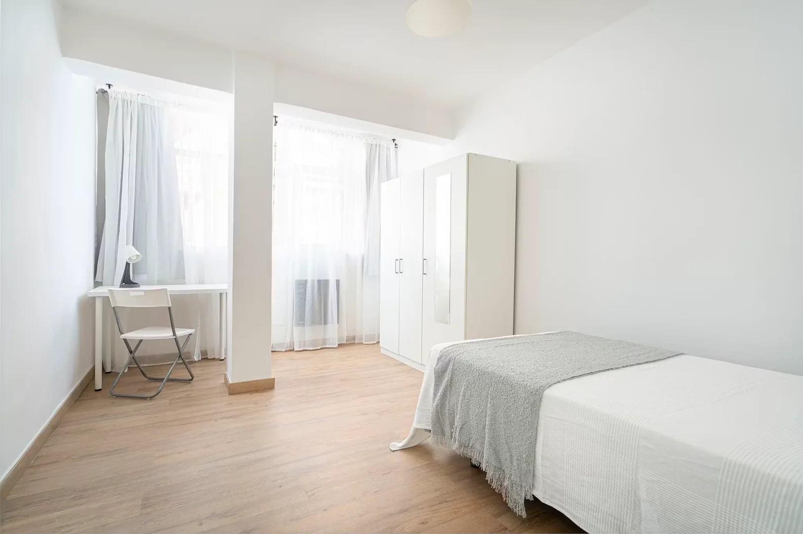 Quarto amigo do estudante em com comodidades modernas