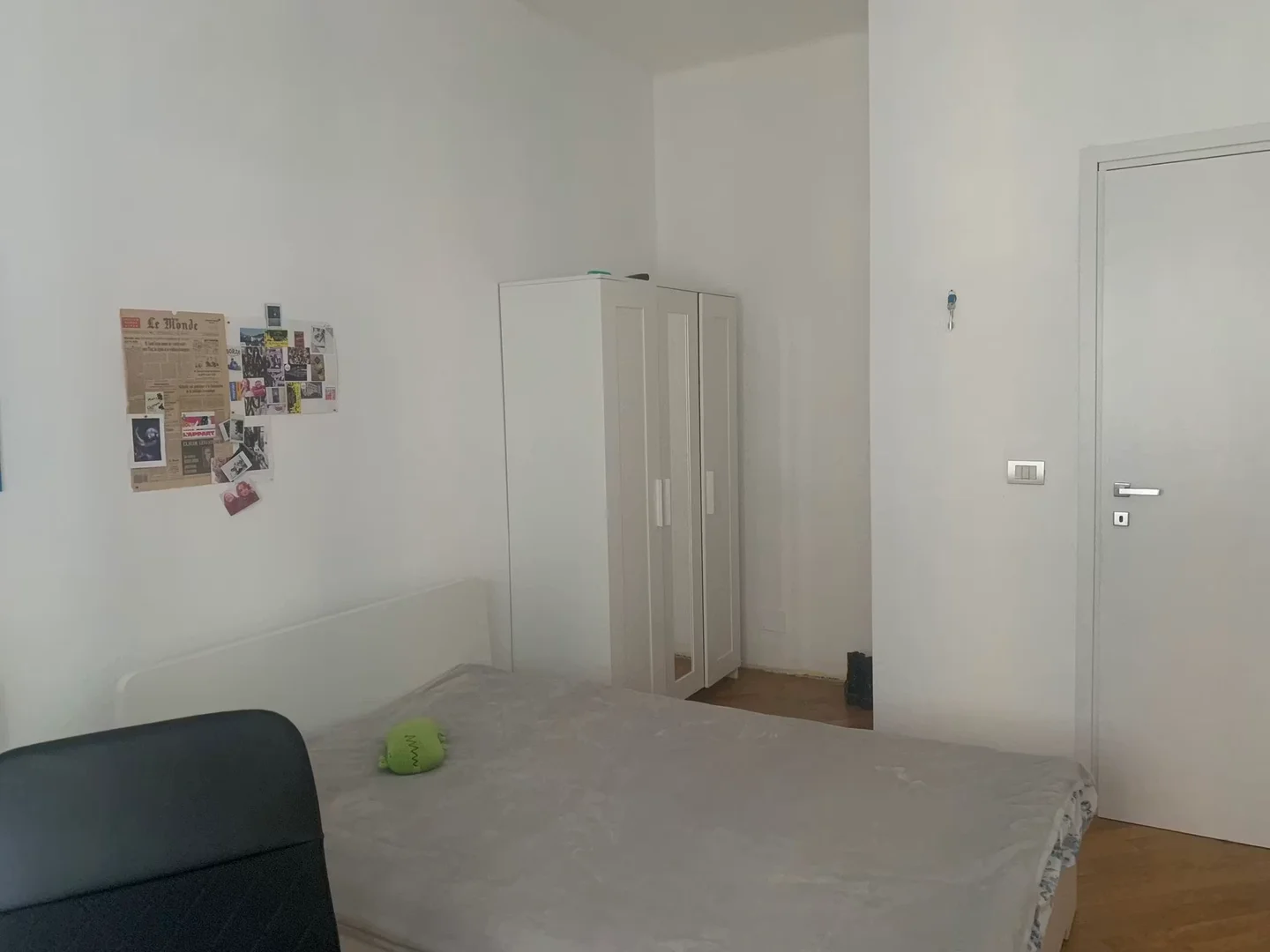 Chambre conviviale pour les étudiants dans  avec des équipements modernes