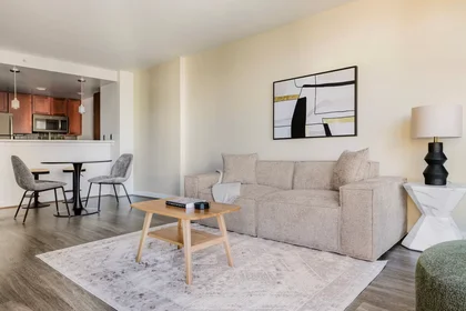 Logement entier à Fairfax Drive, Virginia Square, image 3 de 10