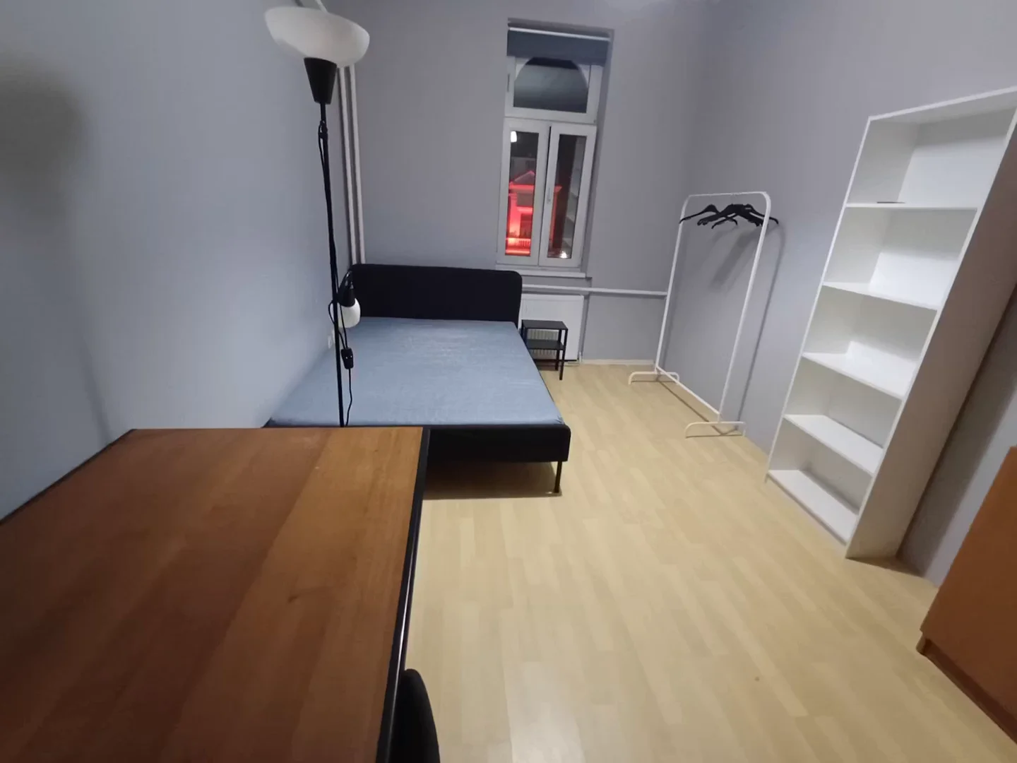 bölgesinde uygun konuma sahip ekonomik öğrenci odası