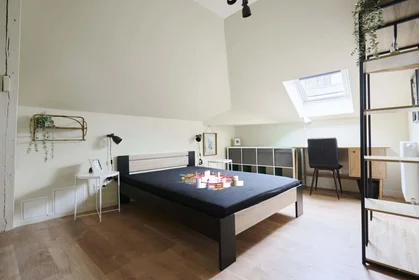 Habitación privada en 147 Rue de Vesle, 51100 Reims, France, imagen 1 de 10