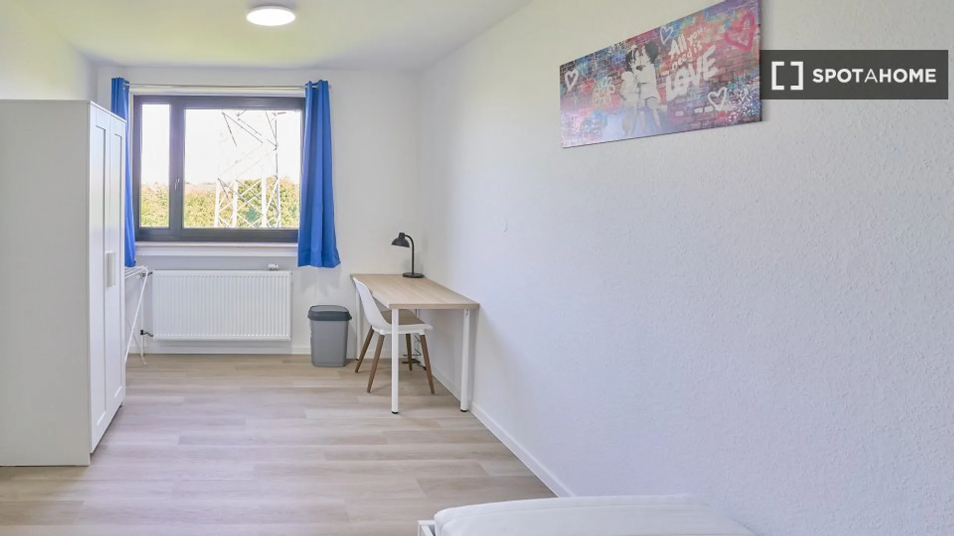 Habitación estudiantil económica con ubicación conveniente en