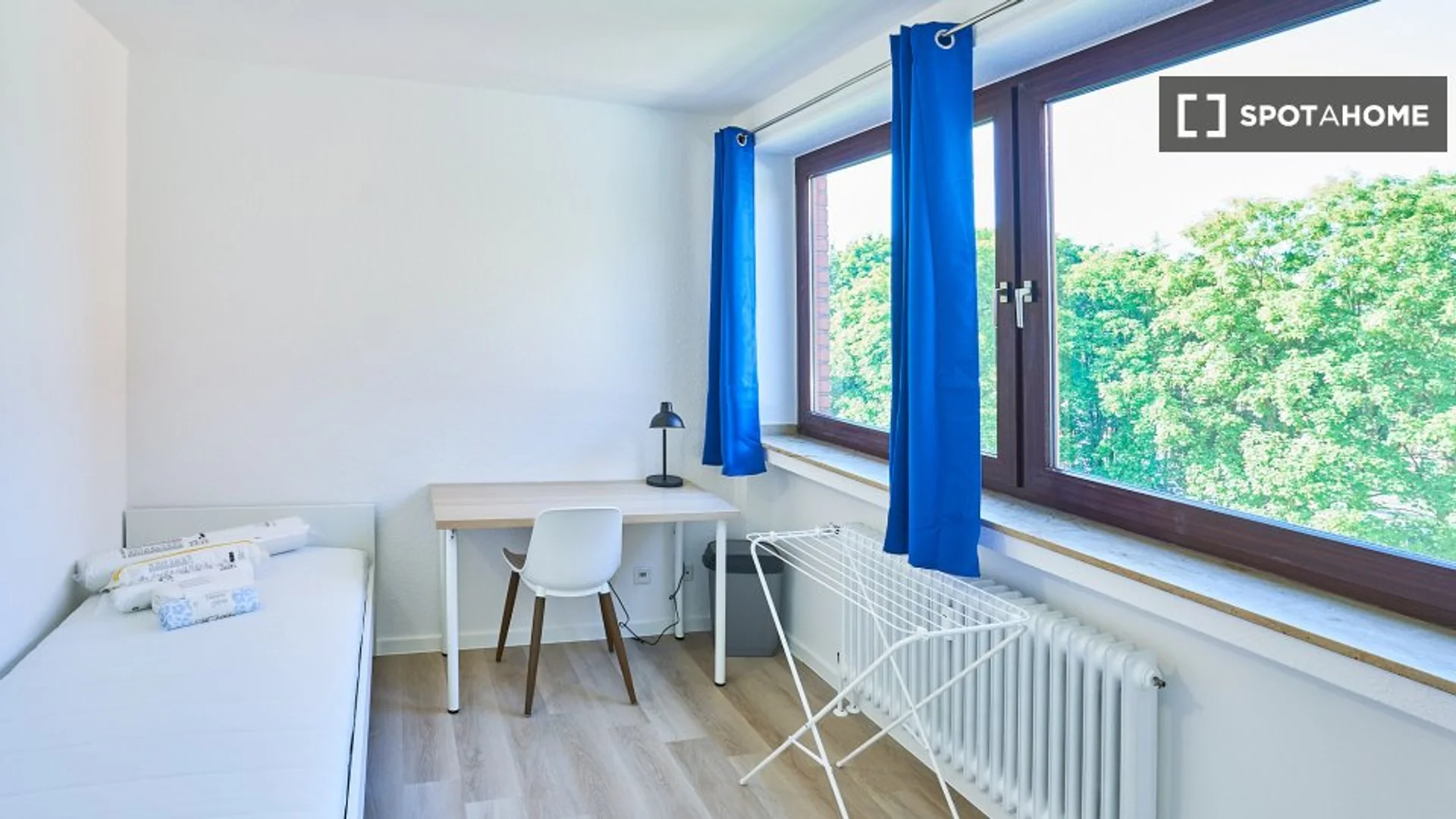 Funktionelles Studentenzimmer perfekt zum Studieren in 