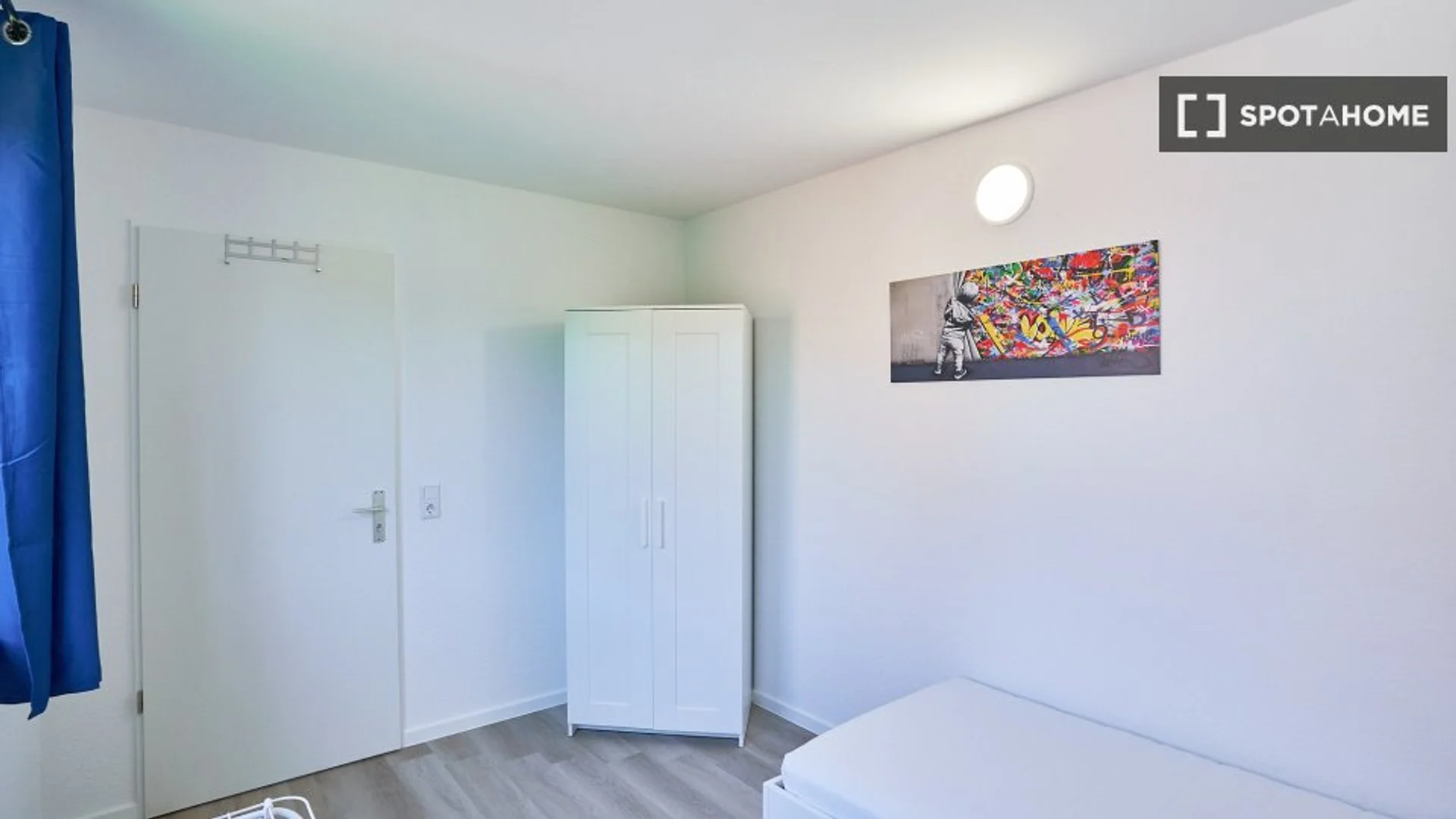 Funktionelles Studentenzimmer perfekt zum Studieren in 