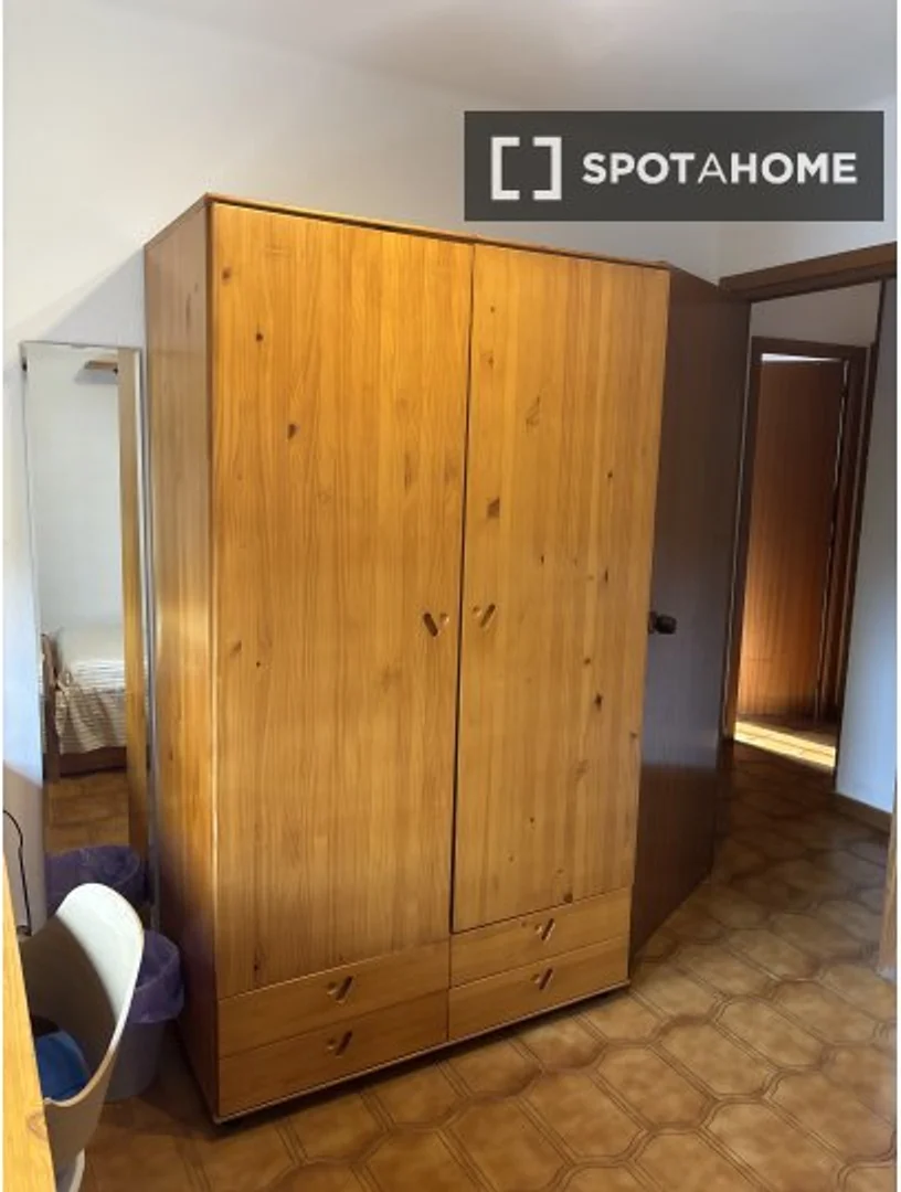 Habitación en apartamento estudiantil en alquiler en , completamente amueblado