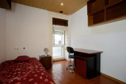 Quarto privado em Rua Bacelar e Silva, imagem 1 de 10